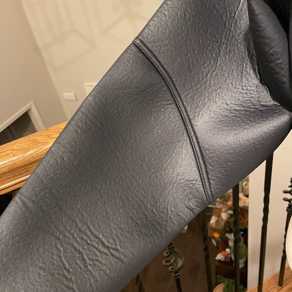 Avec Les Filles Woman’s Faux Leather top is in excellent condition size M - Picture 10 of 11